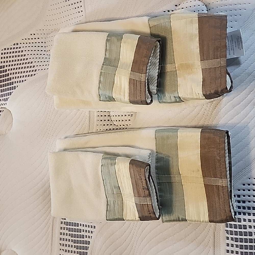 Set of 4 Croscill Decorative Hand Towels